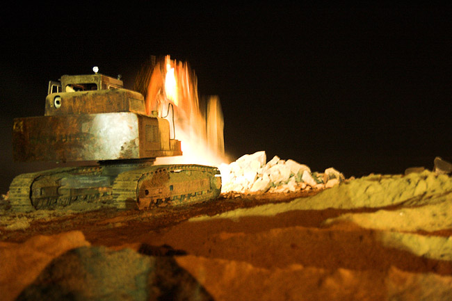 Nightly work on the sea shore - July 2006 - Pondicherry