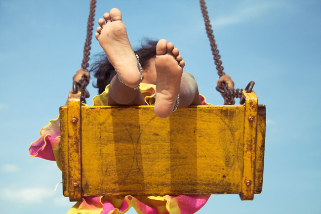 Swinging girl - July 2006 - Mamallapuram