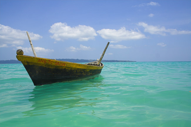 Fishing boat (Beach n°5 in Havelock) - March 2007 - Andaman Island