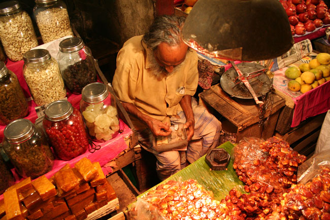 Colored shop at night - April 2007 - Kolkata