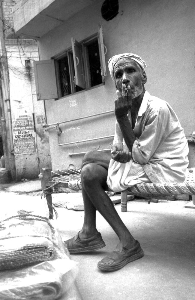 Homme, près de Pahar Ganj - Août 2005 - Delhi - India